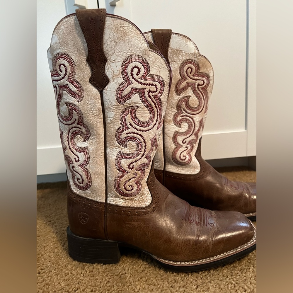Women’s Wide Leg Ariat Western Boots